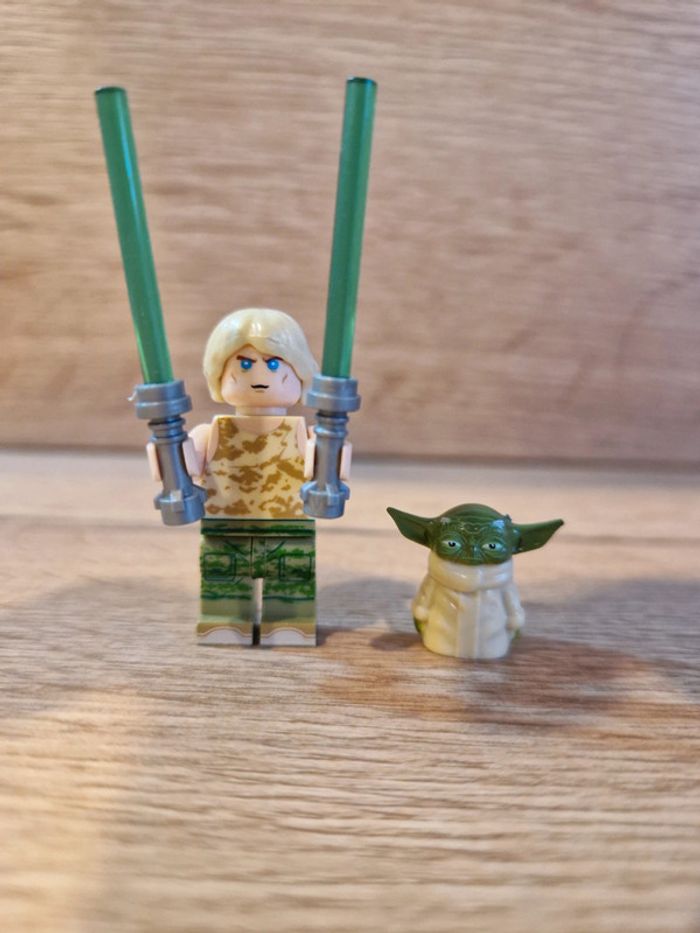 Figurine type lego Jedi Luke Skywalker avec Yoda star wars