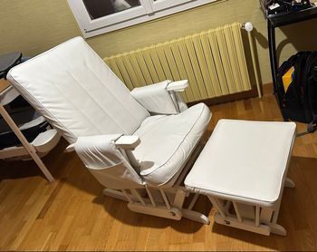 Fauteuil d’allaitement à bascule 