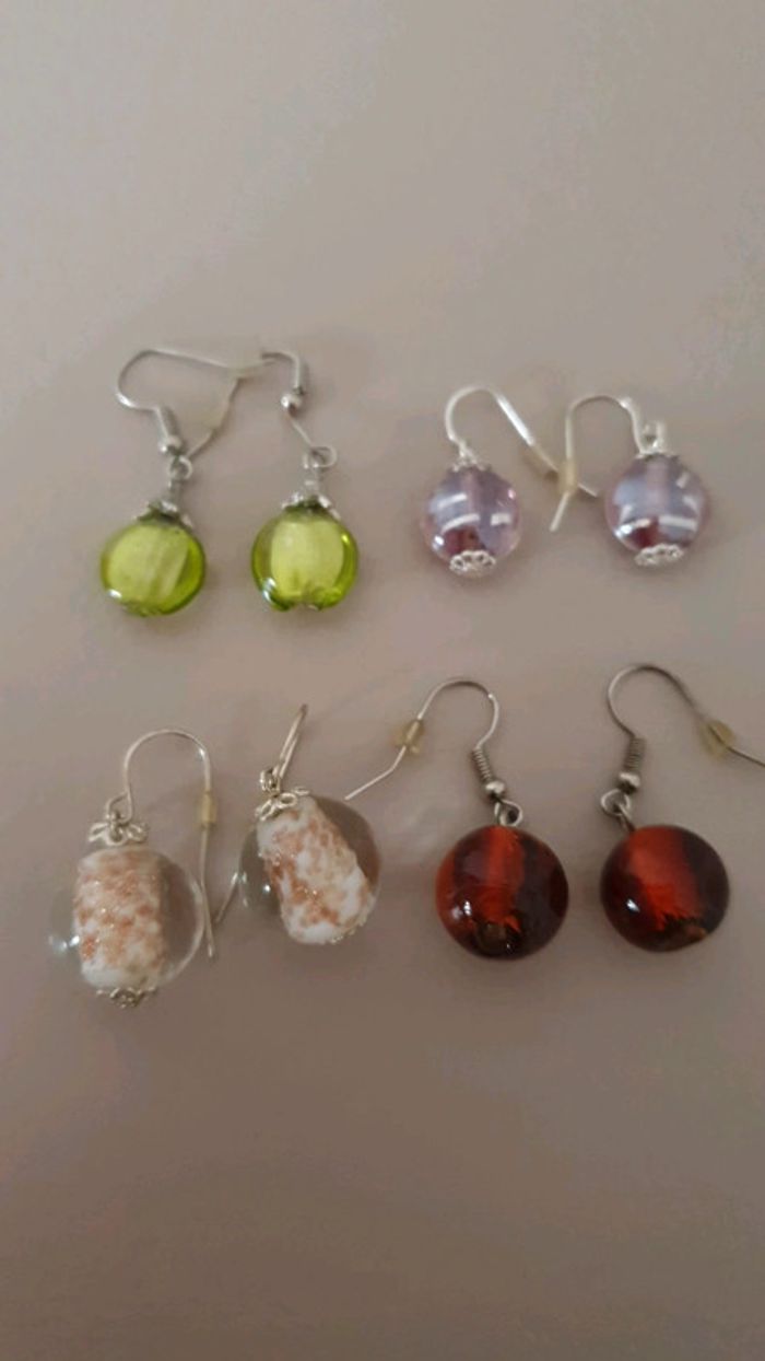 Lot de boucles d'oreilles vintage.