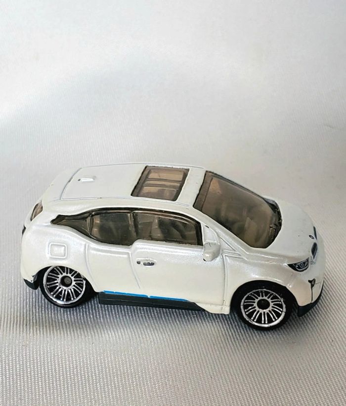Voiture miniature Matchbox BMW i3 blanche - photo numéro 4