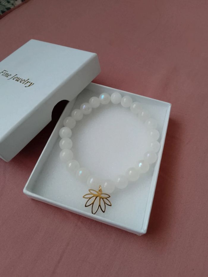 Bracelet en Pierres de Lune Naturelles & Fleur de Lotus – Pièce Unique