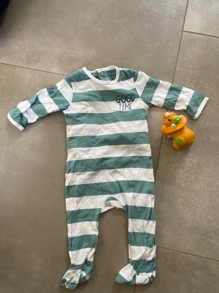 Pyjamas fin 9 mois