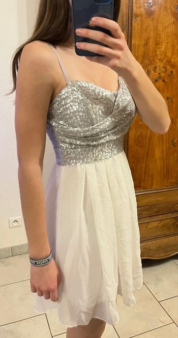 Robe bustier courte argentée et blanche