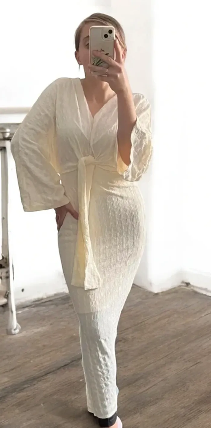 Robe longue blanche chic 🤍 col V nouée à la taille | soirée, mariage, été élégance