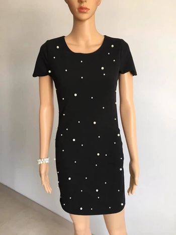 Robe noire neuve à manches courtes avec perles nacrées taille unique