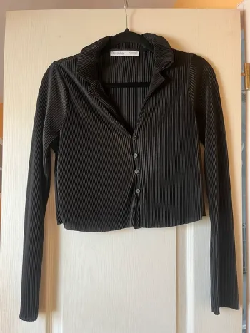 chemisier manches longues regular fit noir plissée et satinée bershka