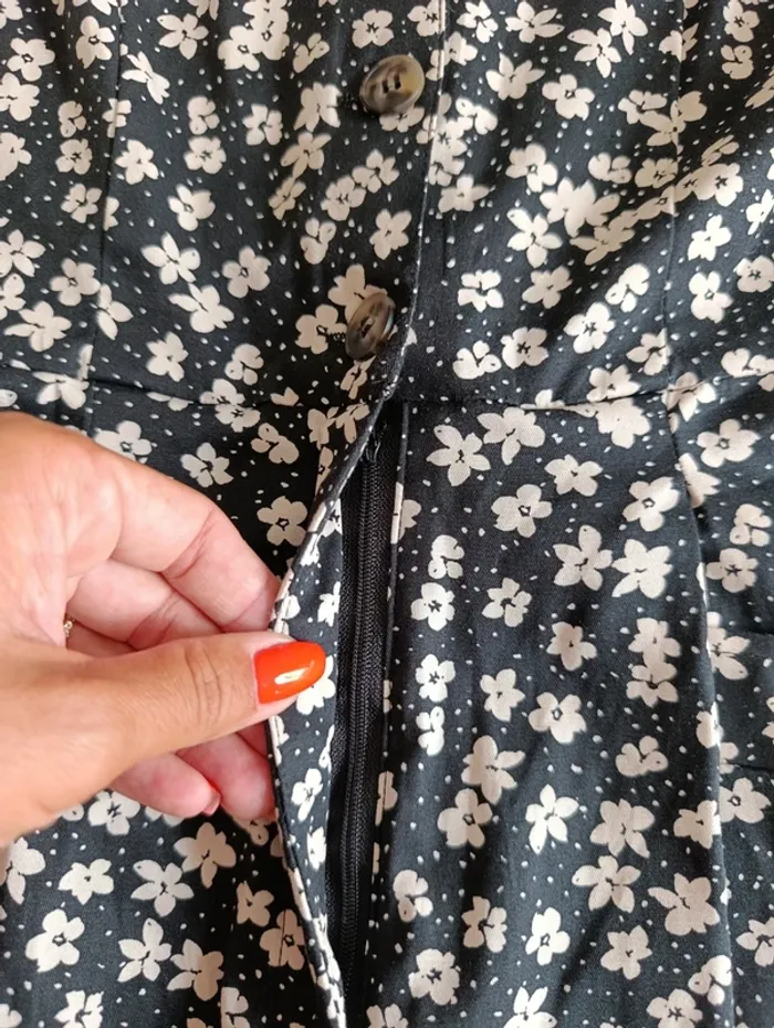 Combishort H&M 36 noir fleuri blanche manches courtes bouffantes - photo numéro 7