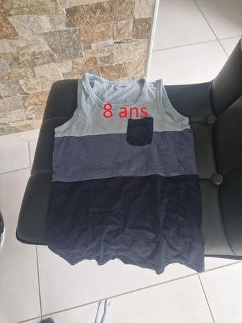 1 t shirt sans manche bleu nuancé marque vertbaudet 8 ans 126 cm
