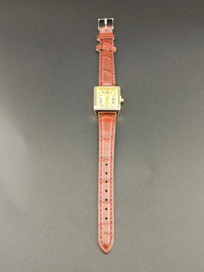 Montre rectangulaire dorée, marron effet rétro - photo numéro 4