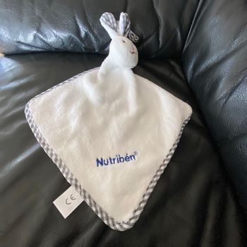 DOUDOU PLAT LAPIN BLANC GRIS NUTRIBEN 35CM