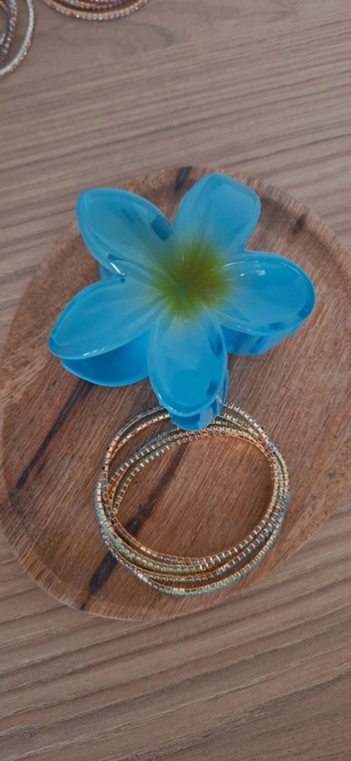 💙 Pince à cheveux fleur bleue + bracelets strass assortis – Neuf - photo numéro 2