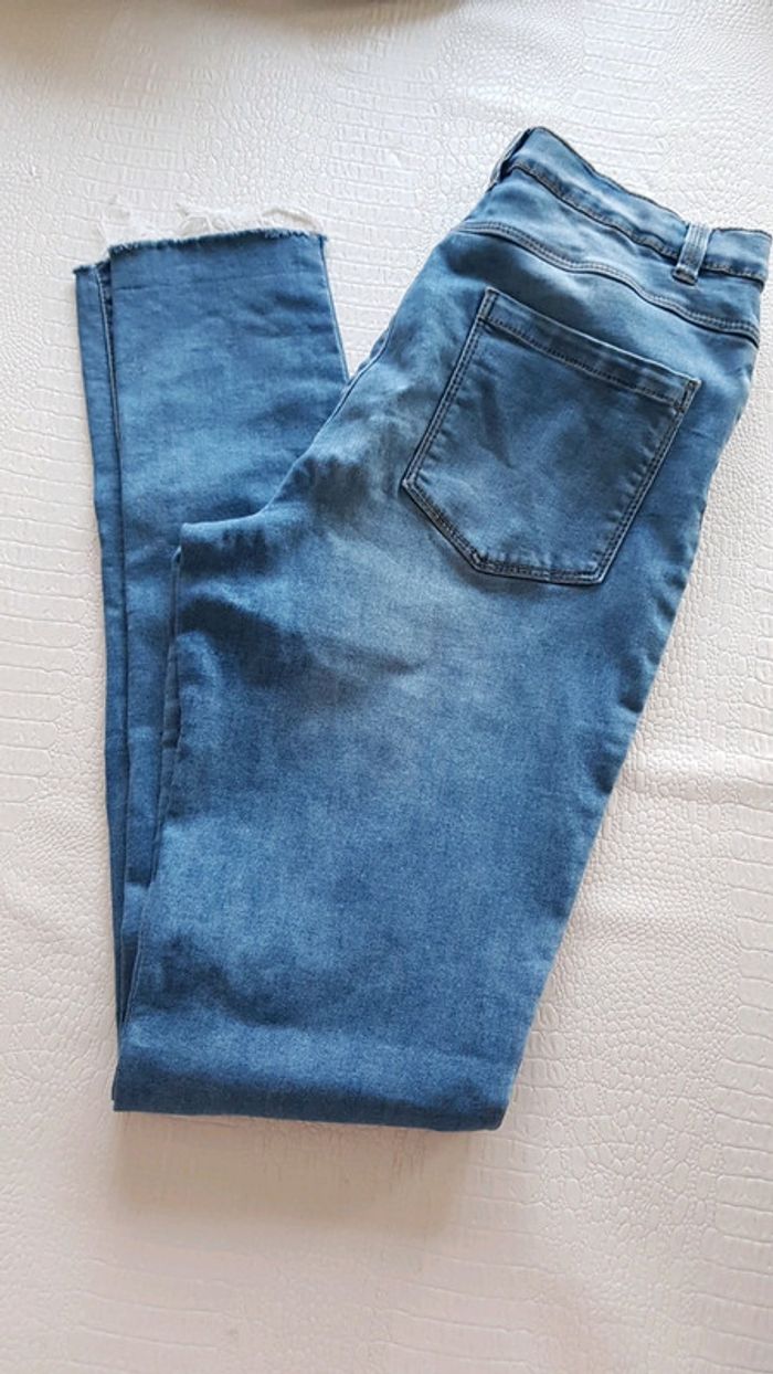 Jeans slim troué, bas effiloché taille 38 - photo numéro 3