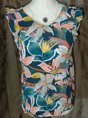 Beau t-shirt fleuri 🍀Gemo Taille 38