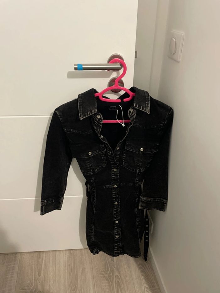 Robe en jean noir Bershka