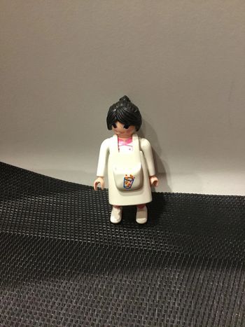 Playmobil figurine marchande vendeuse de glaces