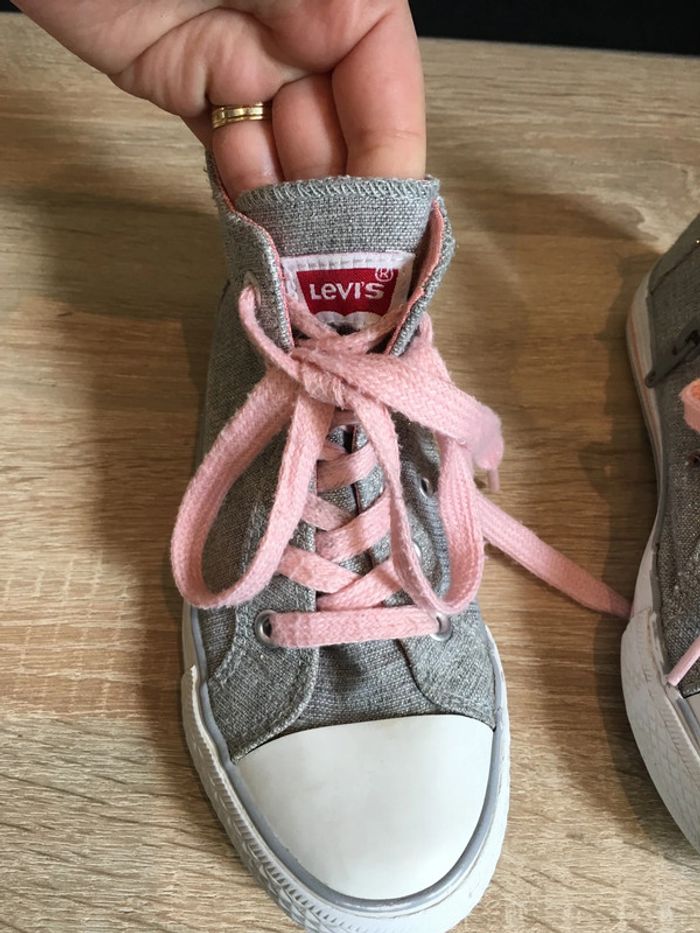 Tennis Levis taille 31 fermeture éclair sur le côté et lacets