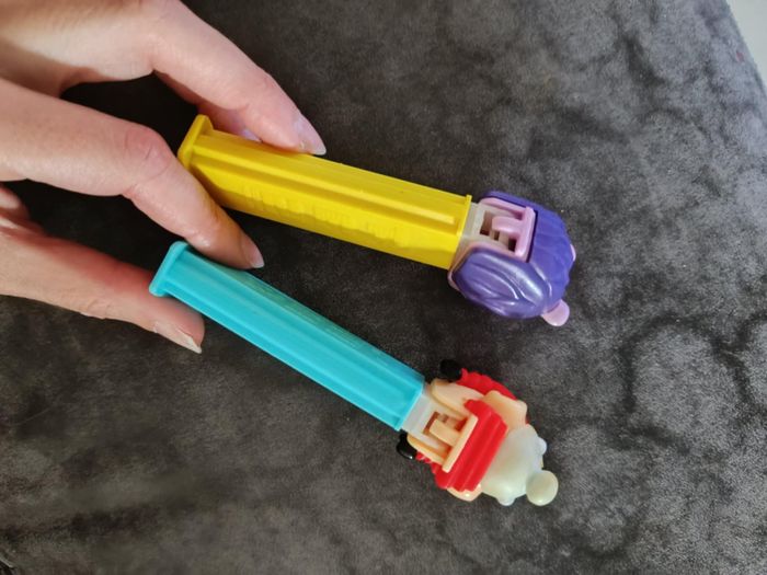 Lot de deux distributeurs rétro PEZ Obélix et Lion Violet - photo numéro 4