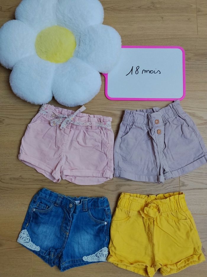 Lot 4 shorts 18 mois