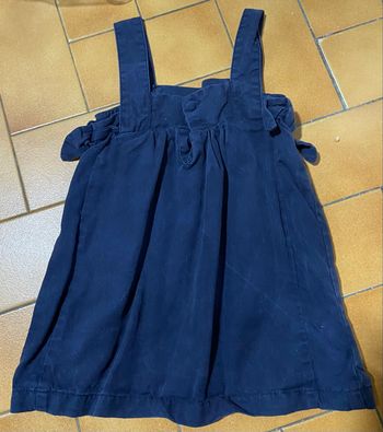 Petite robe couleur noir taille 18 mois bon état