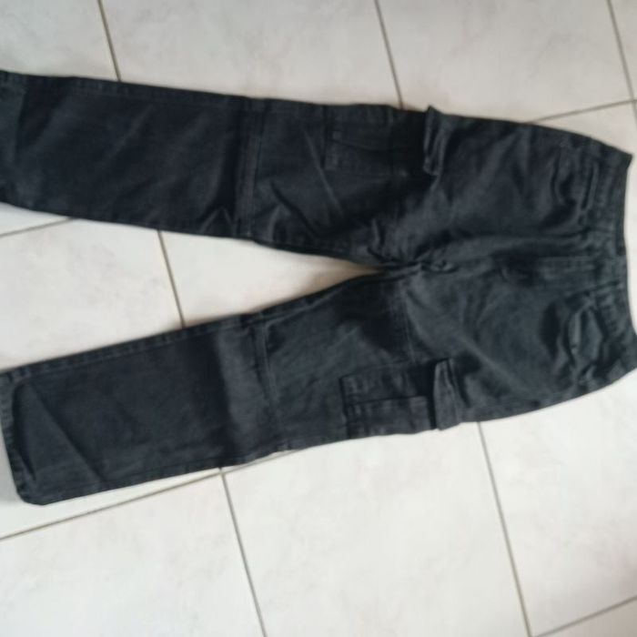 Jean noir poche sur le côté taille S large