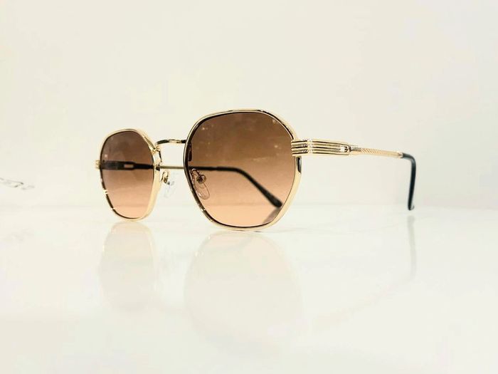 Lunette de soleil mixte hexagonale dorée verres marron dégradés UV protection catégorie 2 - photo numéro 3