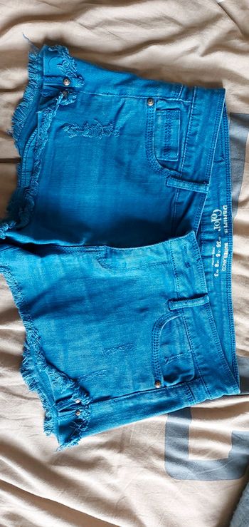 Short bleu