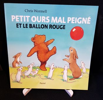 Petit Ours Mal Peigné et le ballon rouge - Chris Wormell - Ecole des loisirs