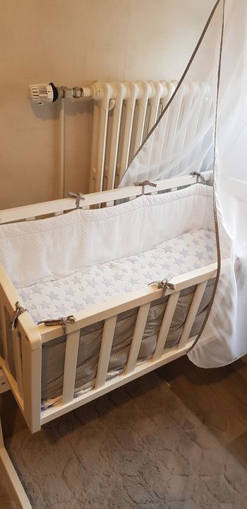 Petit lit de bébé