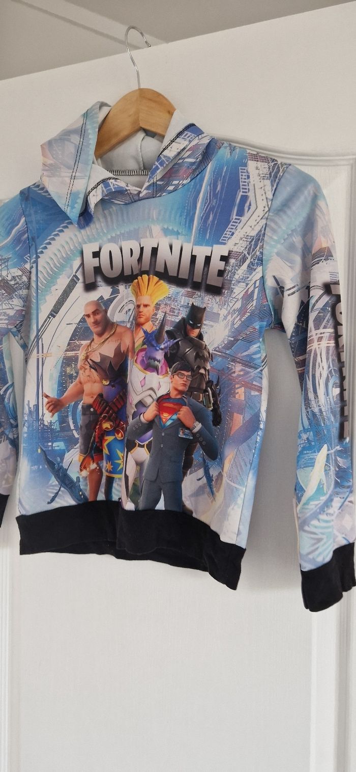 Sweet avec capuche a motif  fortnite Taille 10ans - photo numéro 3