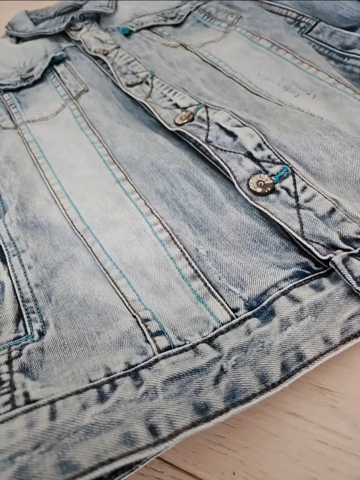 Veste en jean effet usé - photo numéro 10