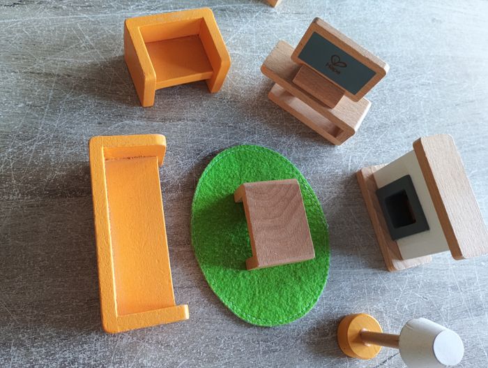 Maison en bois avec accessoires - photo numéro 5