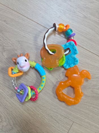 Lot jouets a mordre