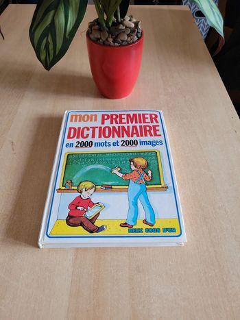 Mon premier dictionnaire en 2000 mots et 2000 images