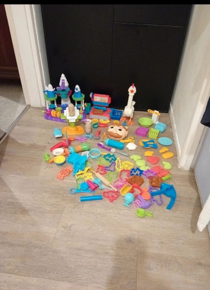 Lot de jouet et pâte à modeler