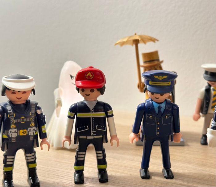Lot de 18 figurines Playmobil - photo numéro 2
