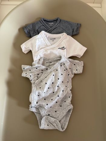 Lot 10 bodys courtes manches