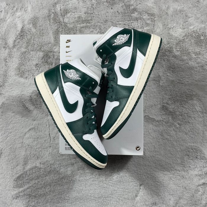 Nike Air Jordan 1 Mid « White Oxidized Green Sail » pointure 43