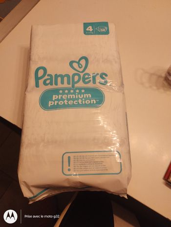 Couche Pampers taille 4