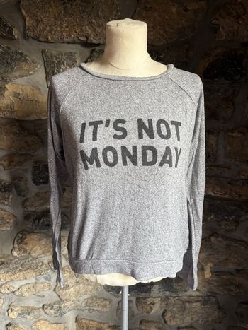 Pull gris « it’s not Monday »  