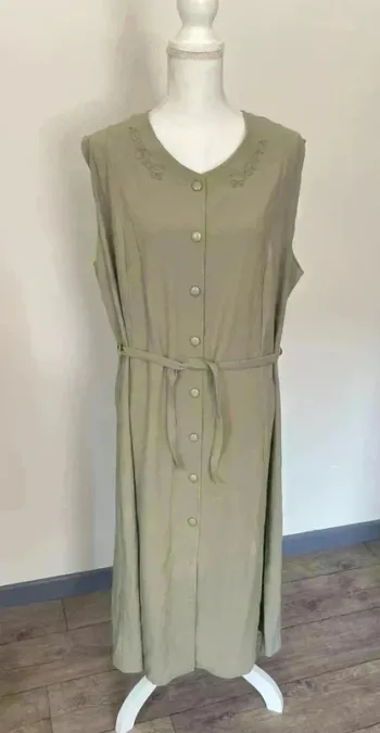 Robe kaki taille 52 Neuve avec étiquette