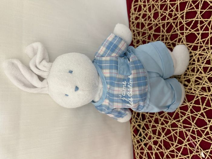 Doudou lapin blanc pantalon bleu maillot vichy Calins KLORANE