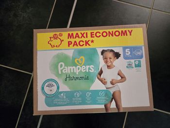 Gros carton couches pampers harmonie taille 5
