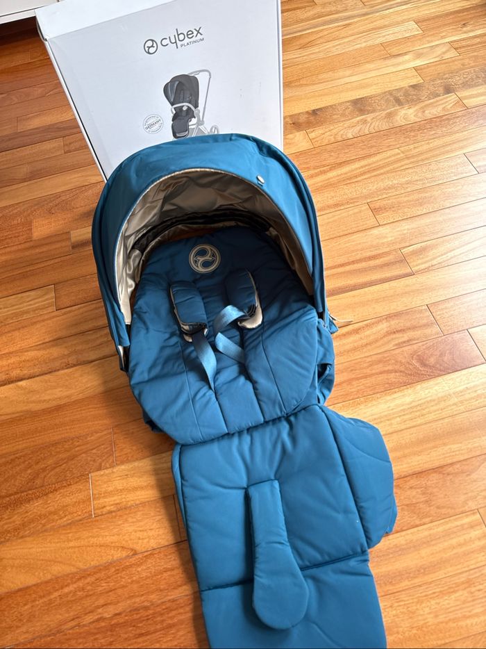 Assise priam 4 mountain  blue bleu  cybex jamais utilisé