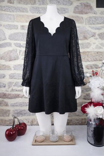Robe manches longues en dentelle florale raffinée élégante noire Femme taille 52 marque Asos 🪷 