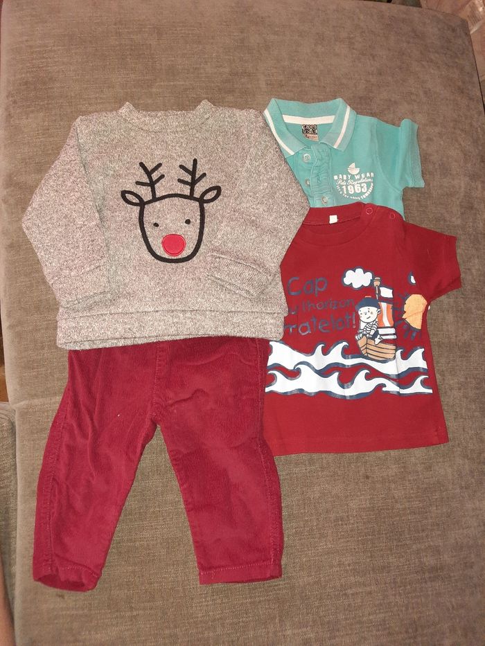 1 ensemble et 2 tee-shirts, 12 mois