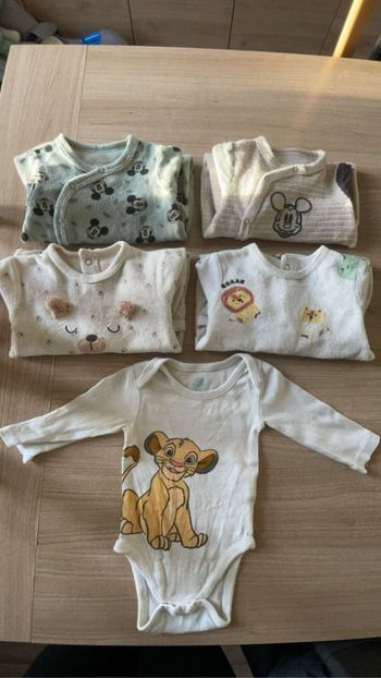 pyjamas et bodys 1 mois