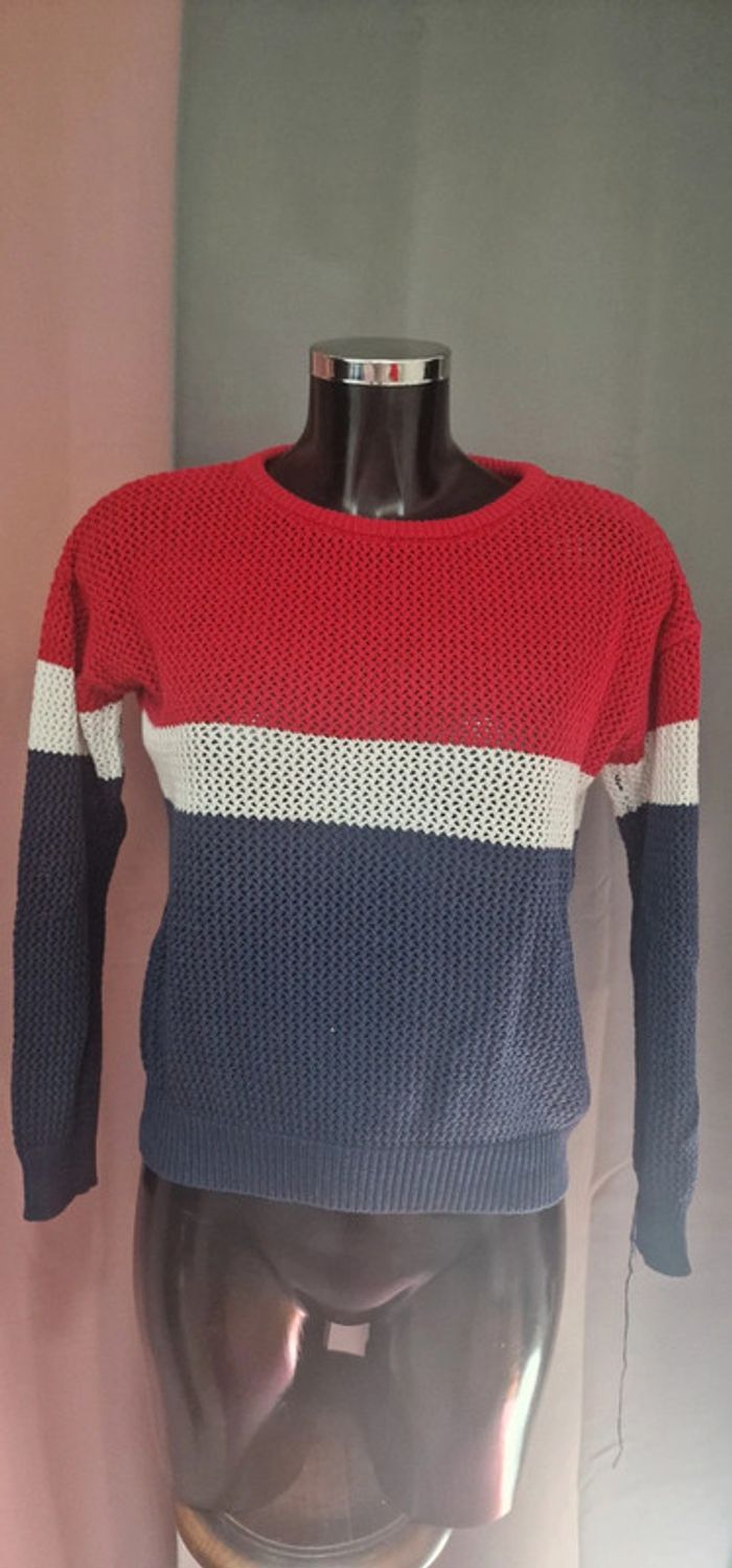 Pull tricolore en maille.