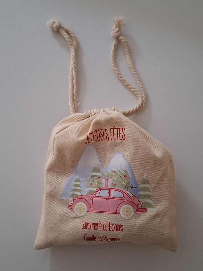 Pochette cadeau en tissu pour Noël avec 3 savons - photo numéro 6