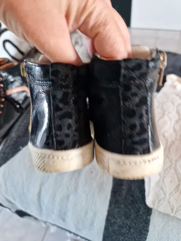 Chaussures enfants taille 30 gbb - photo numéro 2