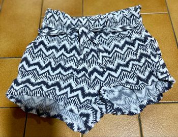 Short blanc et gris à motif taille 3 ans